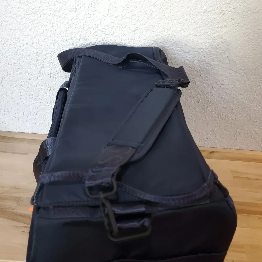FIGS SCRUBS Midnight Blue 8 Pocket Weekender Duffle Bag Aya Healthcare New Tags